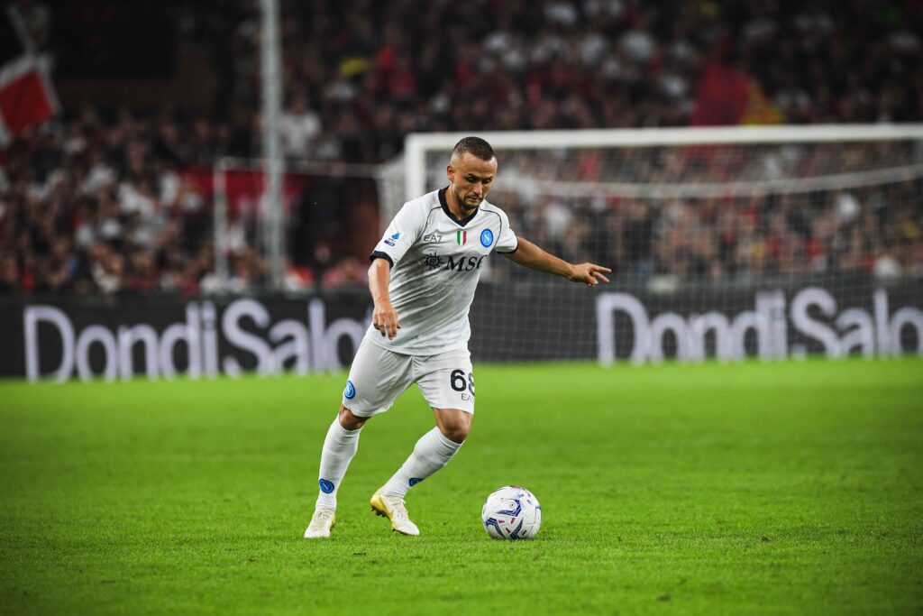 Il Barcellona su Lobotka, la premier chiama Kvara e Osimhen: quale sarà la strategia del Napoli?