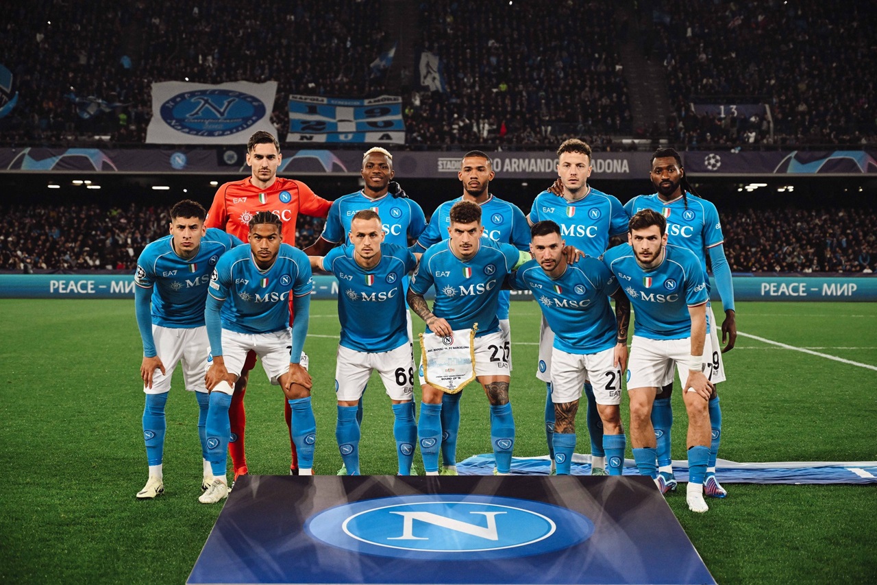 Il Napoli chiama a raccolta i tifosi: l’effetto Stadio Maradona per trascinare gli azzurri verso la Champions