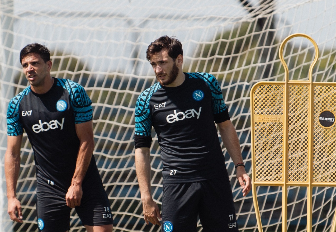 Napoli-Frosinone per puntare al filotto tra volantini, mercato e l’incognita del futuro