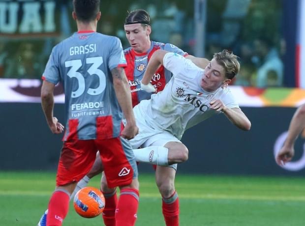 Hojlund è una sentenza: Napoli maturo, vittoria pesante a Cremona