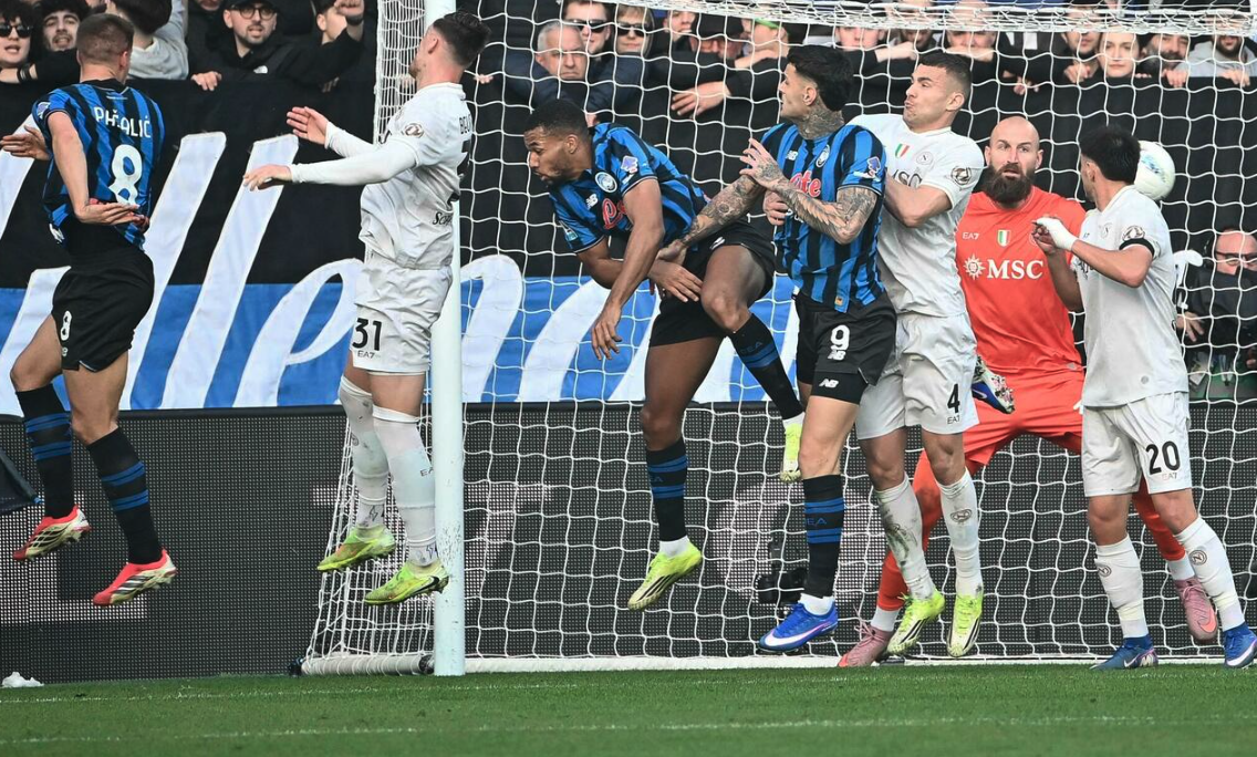 Atalanta-Napoli 2-1: beffa nel finale, azzurri ko dopo una gara intensa