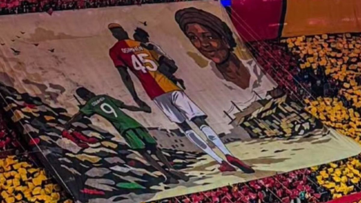 Coreografia da brividi in onore di Osimhen prima di Galatasaray-Liverpool: il giocatore in lacrime